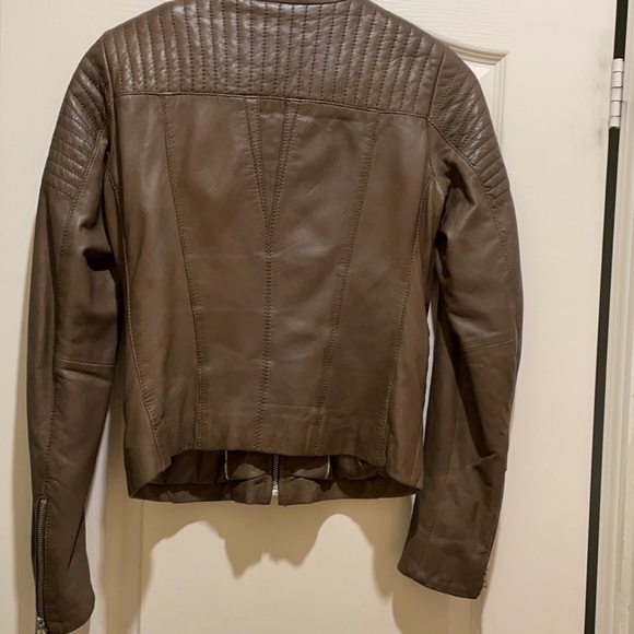 Danier Leather Jacket- walnut brown size 2TP - Picture 5 of 6